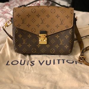 Louis Vuitton Reverse Ponchette Métis